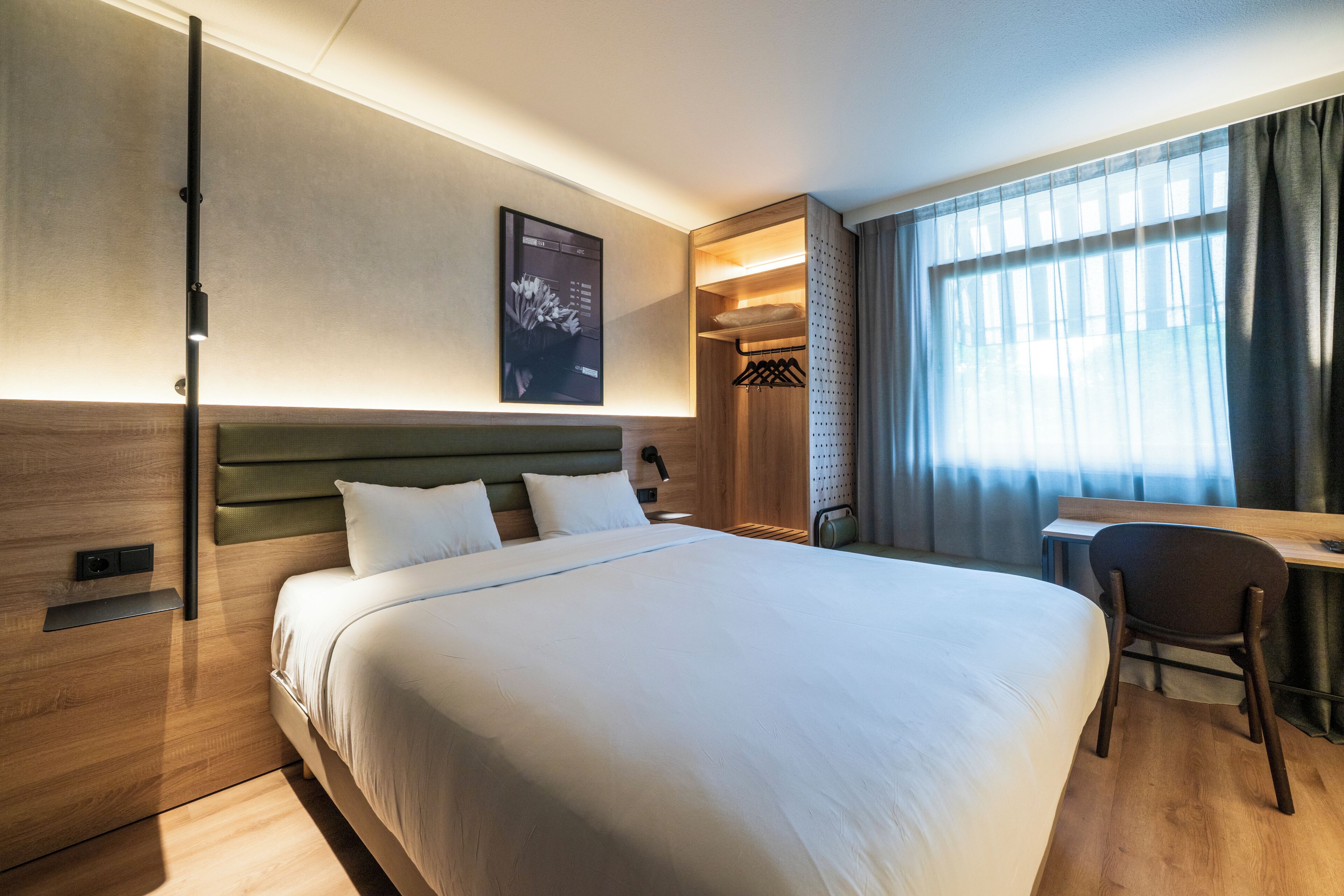 Standaard kamer, 1 queensize bed | Een bureau, verduisterende gordijnen, geluiddichte muren
