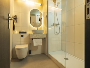 Ensemble douche/baignoire, articles de toilette écologiques