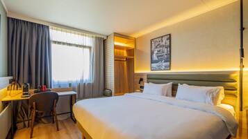 Superior Room, 1 King Bed | Desk, blackout curtains, soundproofing, iron/ironing board