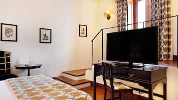 Standard Double or Twin Room | Minibar, in-room safe, desk, soundproofing
