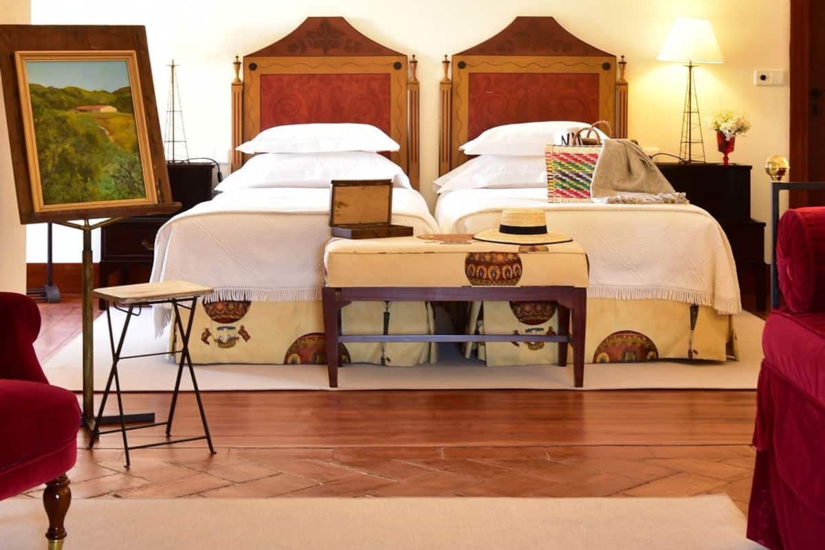 Minibar, coffre-fort, bureau, systĂšme dâinsonorisation
