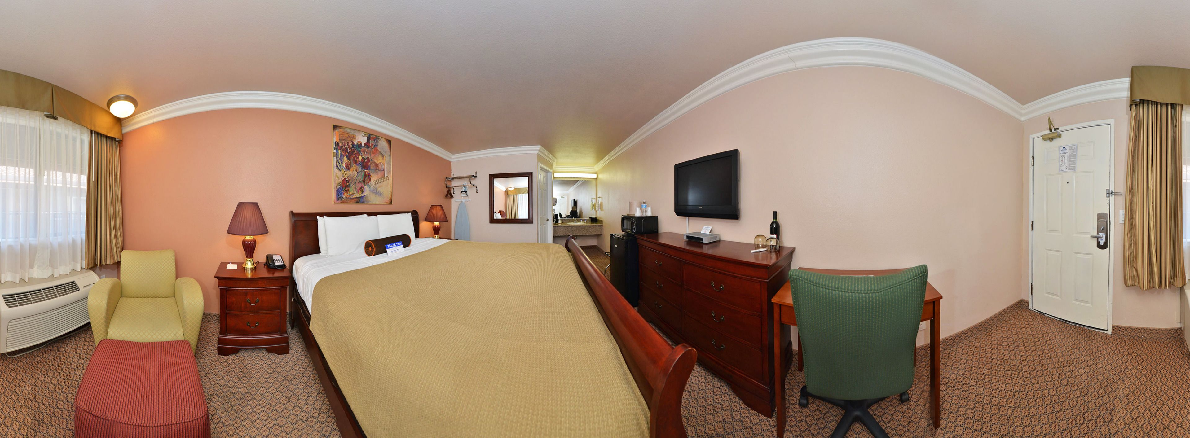 premium bedding, pillow-top beds, in-room safe, desk