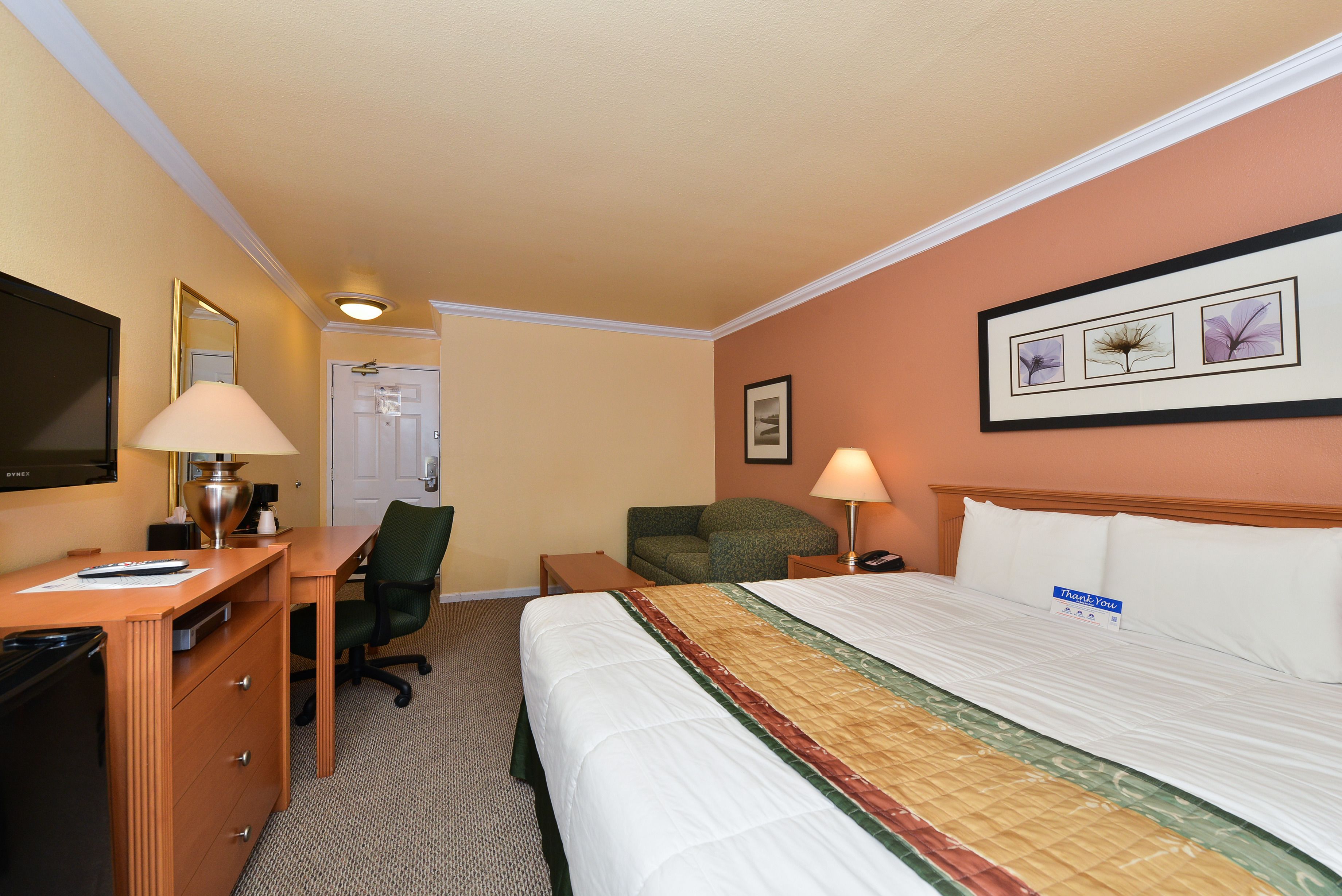 premium bedding, pillow-top beds, in-room safe, desk