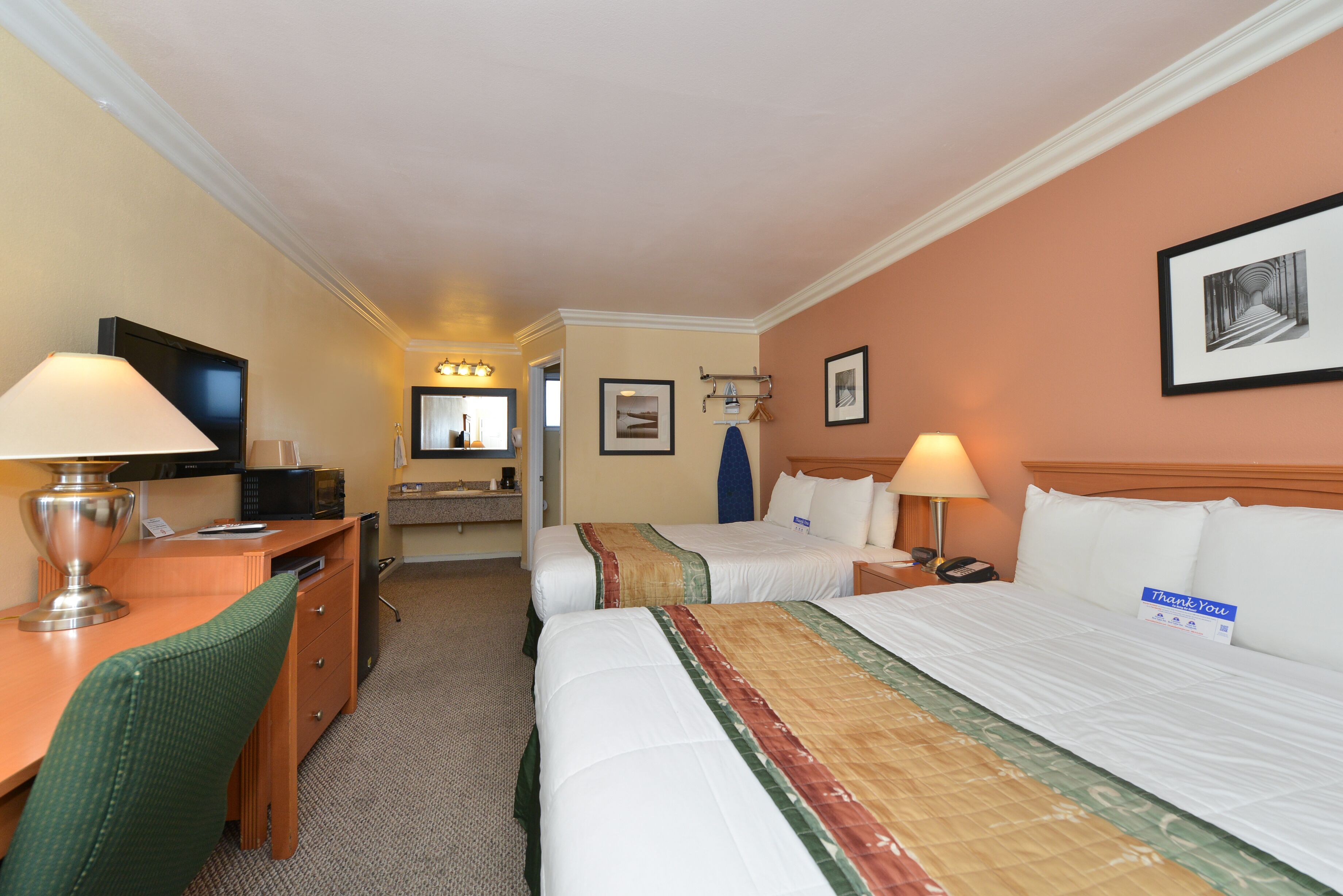 premium bedding, pillow-top beds, in-room safe, desk