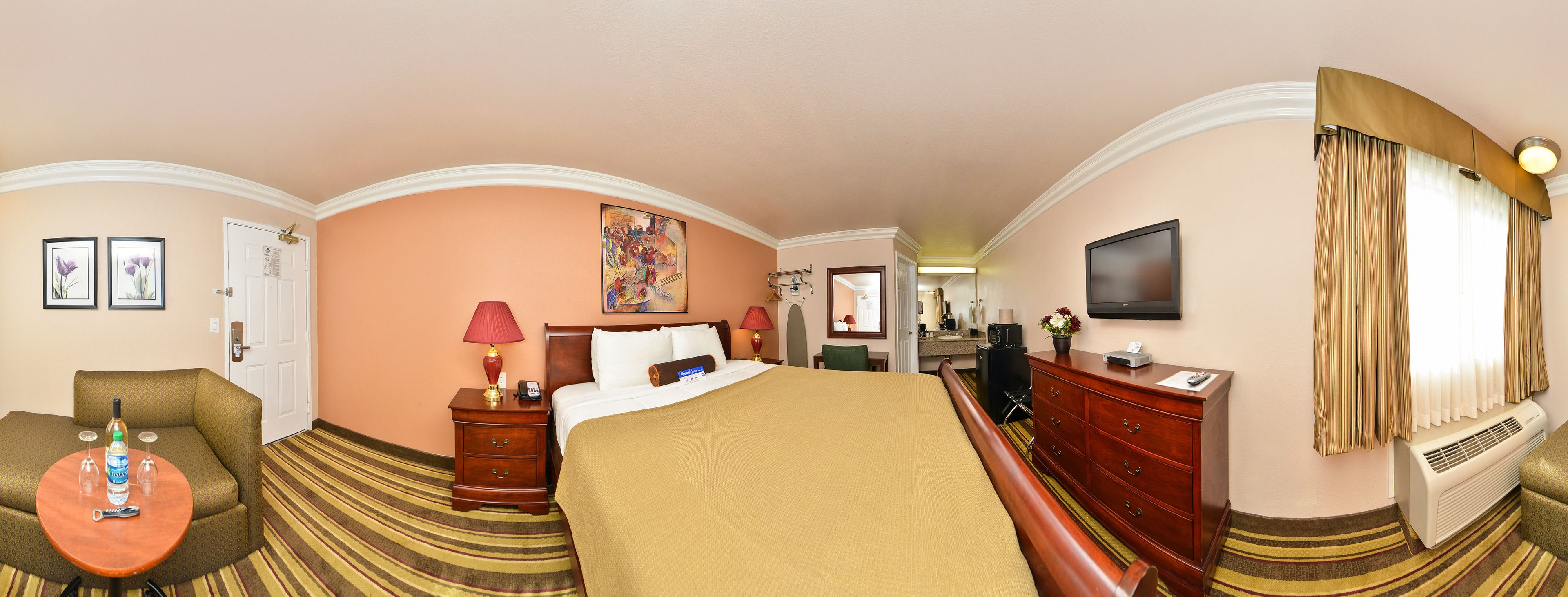 premium bedding, pillow-top beds, in-room safe, desk