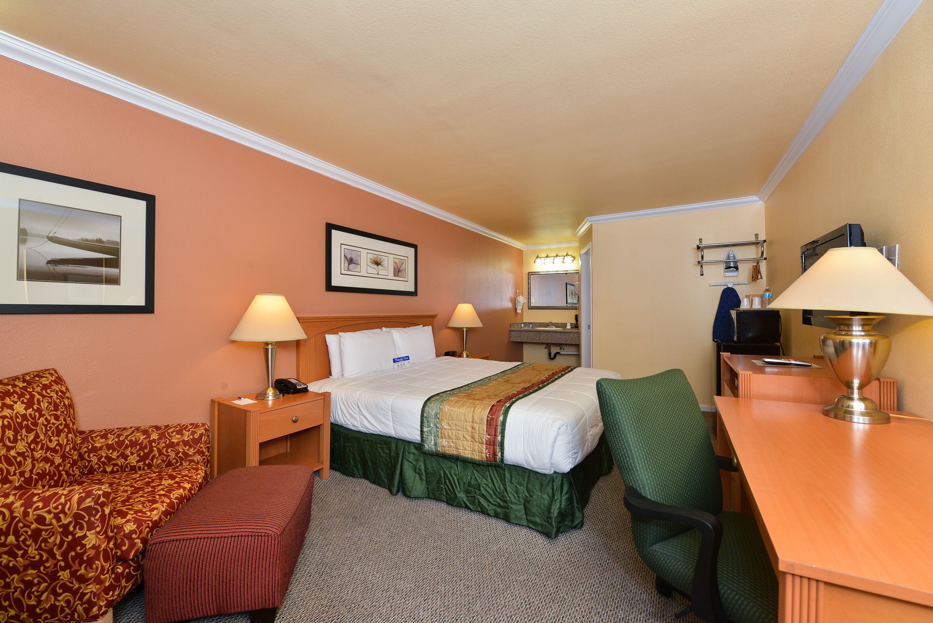 room, 1 king bed, non smoking | premium bedding, pillow-top beds, in-room safe, desk