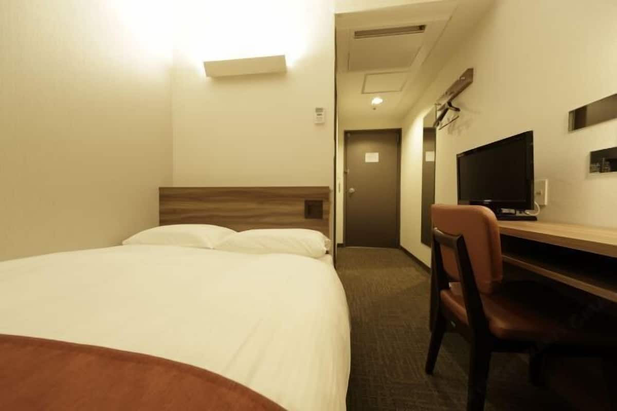 Down comforters, desk, free WiFi
