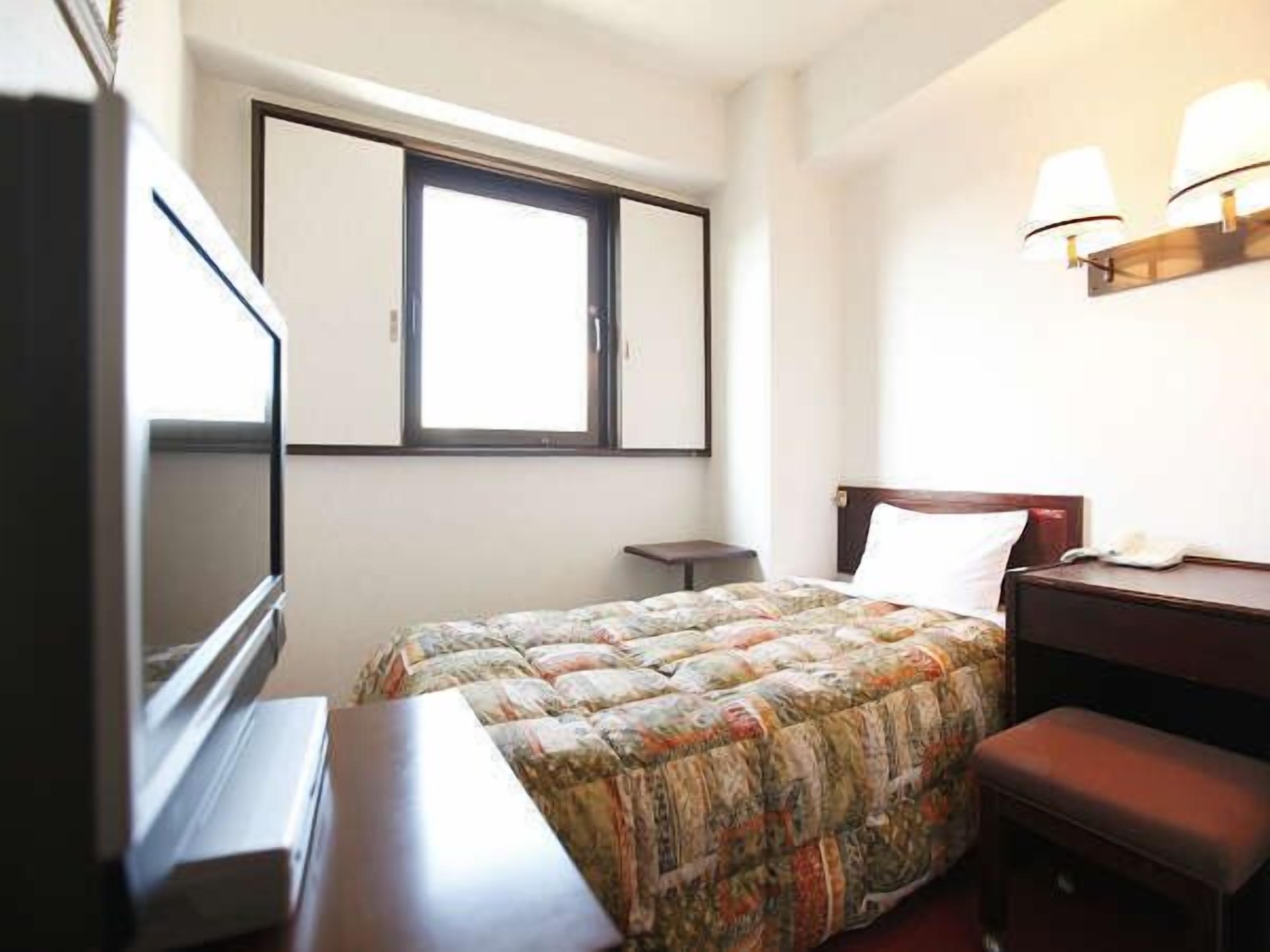 羽絨被、書桌、免費無線上網