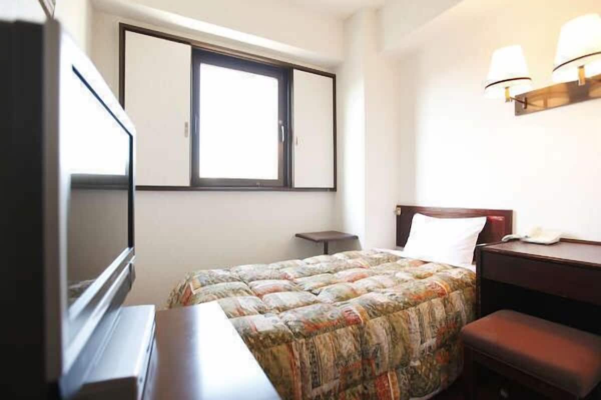 Down comforters, desk, free WiFi