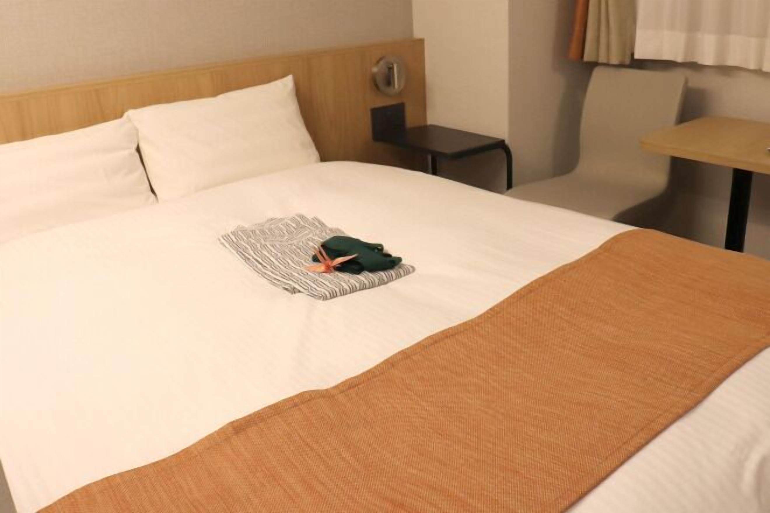 Down duvets, desk, free WiFi