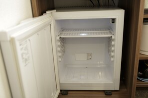 Mini fridge - Tokyo Inn (Tokyo)