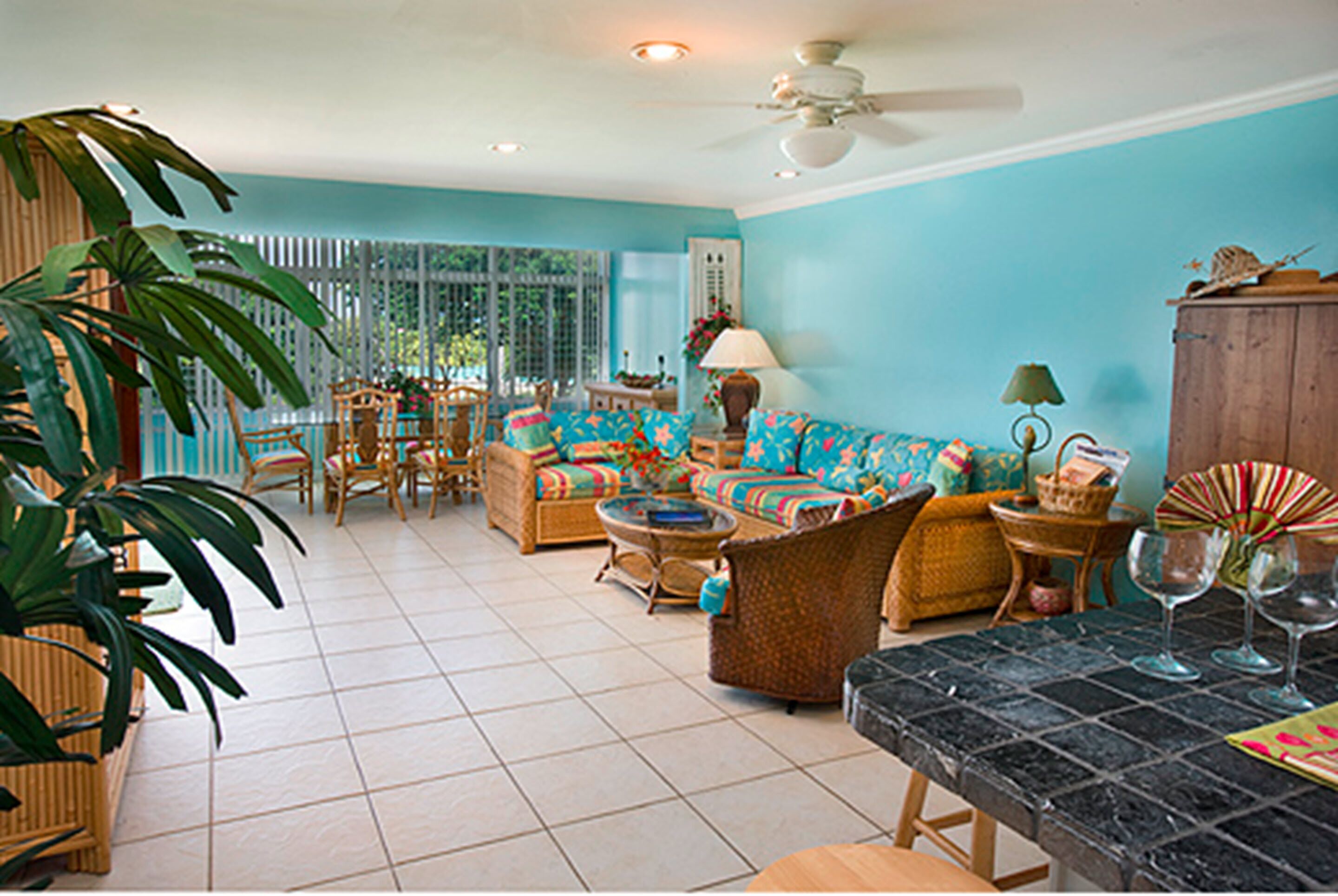 Suite, 1 Bedroom, Partial Ocean View | Living area