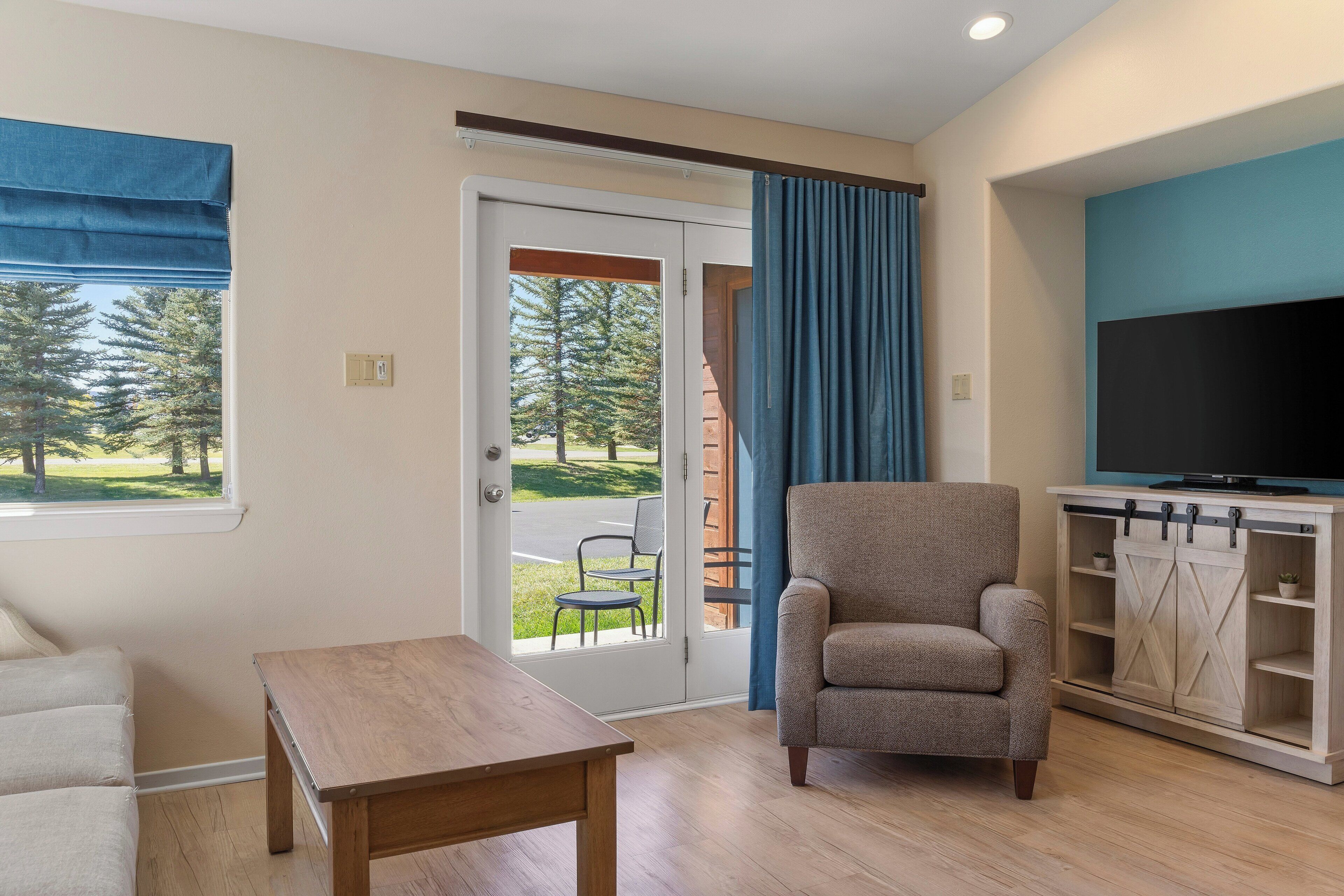 32-inch flat-screen tv with cable channels, tv