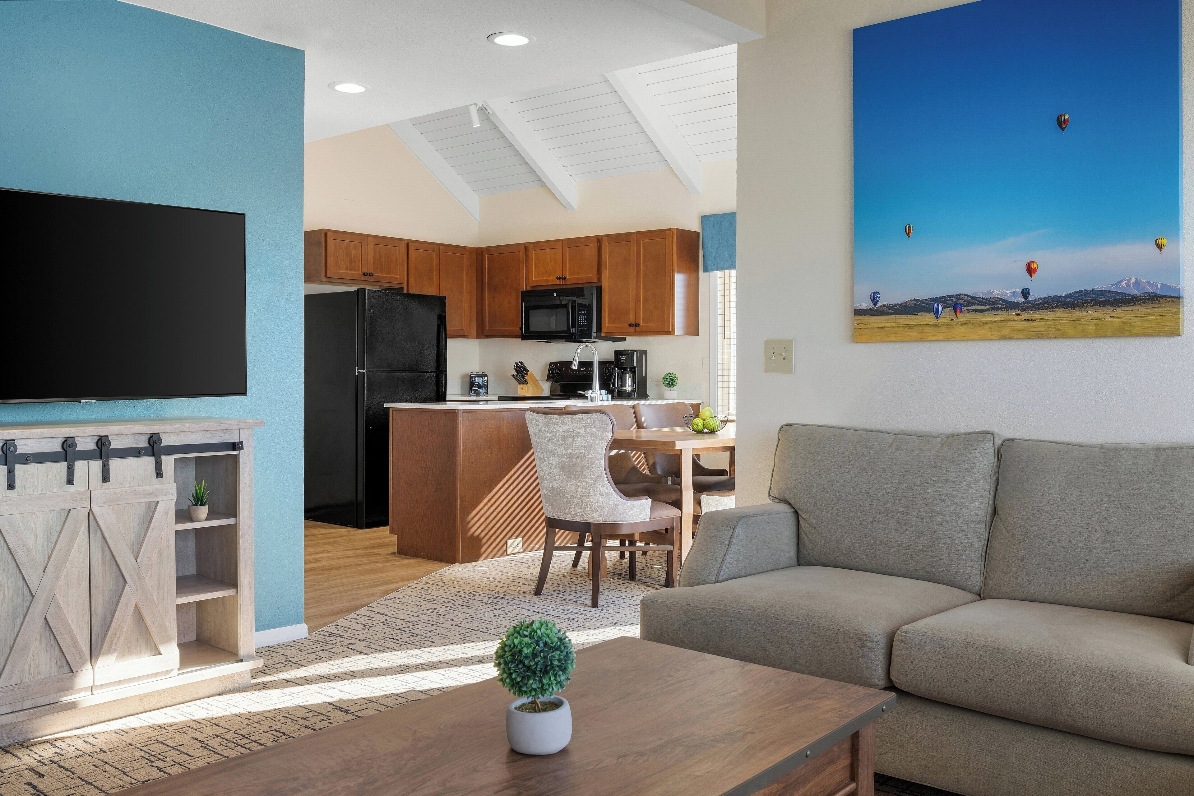 32-inch flat-screen tv with cable channels, tv