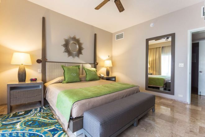 Premium bedding, pillowtop beds, in-room safe, desk