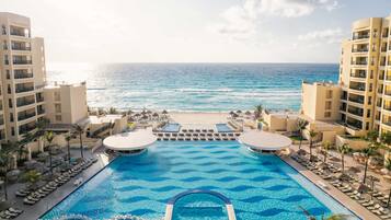4 outdoor pools, pool umbrellas, pool loungers