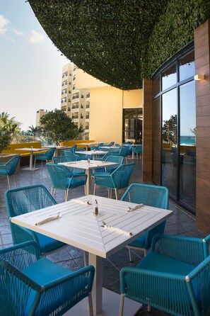 4 restaurants, breakfast, lunch, dinner served; international cuisine - The Royal Sands Resort & Spa All Inclusive (Cancun)