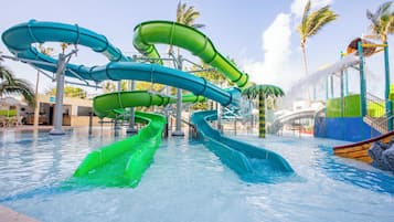 4 outdoor pools, pool umbrellas, pool loungers