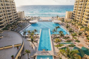 A hotel with a central swimming pool, beach access, and ocean views. - Holiday Inn Club Vacations The Royal Sands by IHG (Cancun)