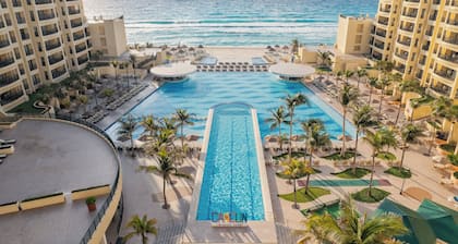 Holiday Inn Club Vacations The Royal Sands by IHG