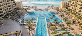 Holiday Inn Club Vacations The Royal Sands by IHG