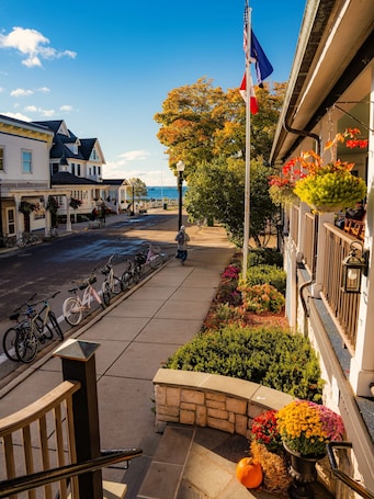 Exterior. Lake View Hotel