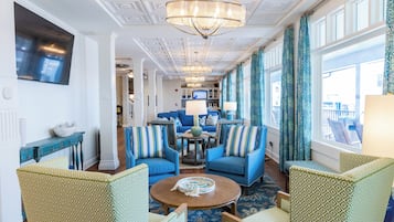 Coin salon dans le hall