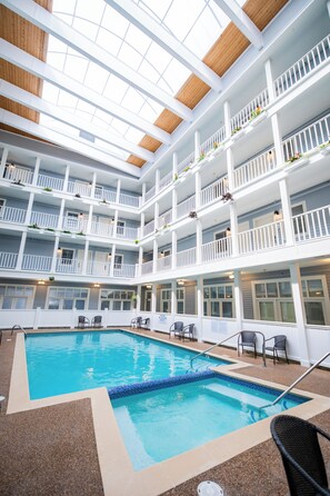 Indoor pool - Lake View Hotel (Mackinac Island)