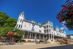 Front of property - Lake View Hotel (Mackinac Island)