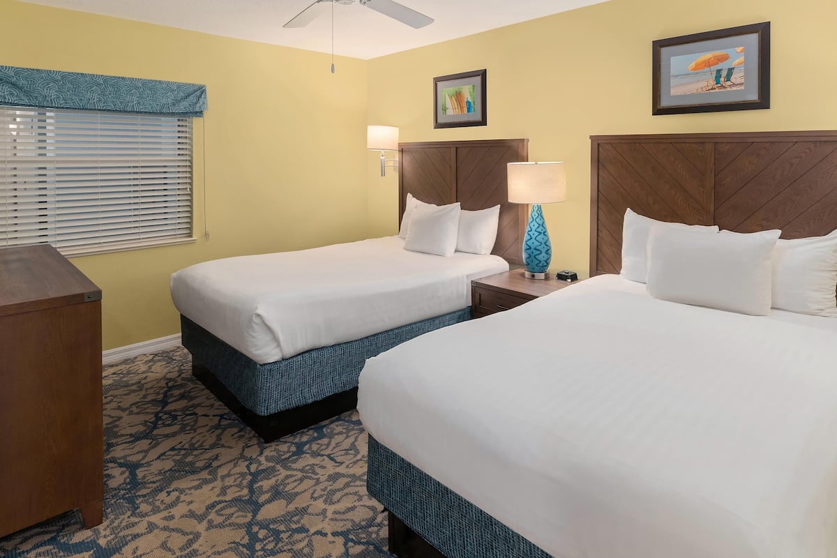 Caja de seguridad en la habitación y cortinas blackout