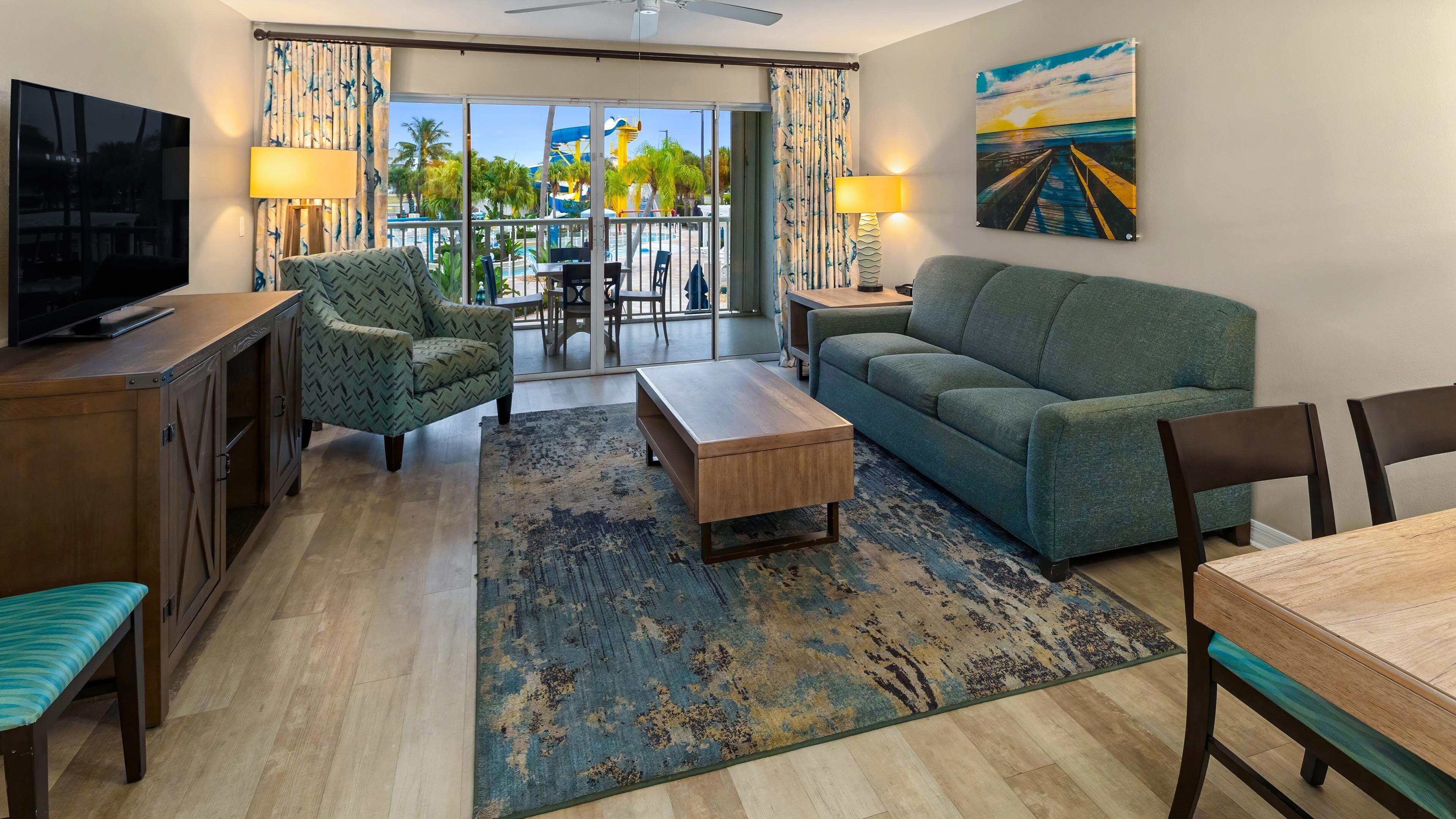 Una cassaforte in camera, tende oscuranti, ferro/asse da stiro