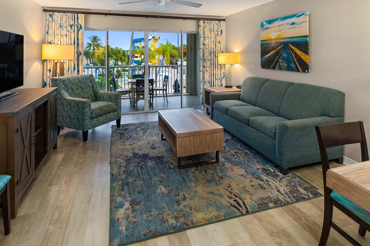 Caja de seguridad en la habitación y cortinas blackout