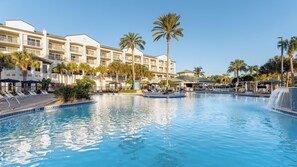 3 outdoor pools, pool umbrellas, sun loungers
