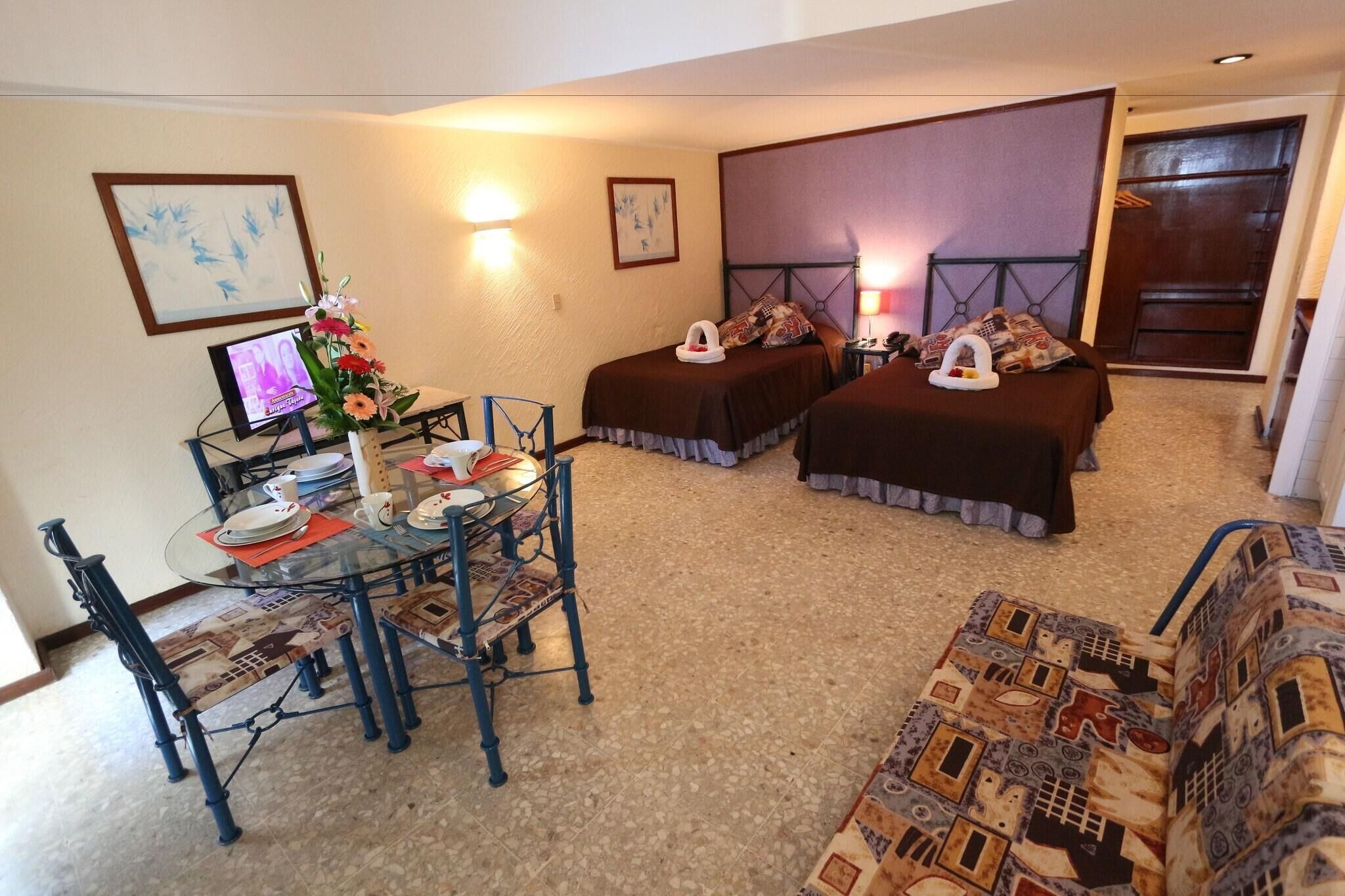 1 habitación, minibar, tabla de planchar con plancha y wifi gratis 