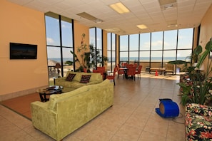 Lobby lounge - Phoenix Condominiums by Wyndham Vacation Rentals (Orange Beach)