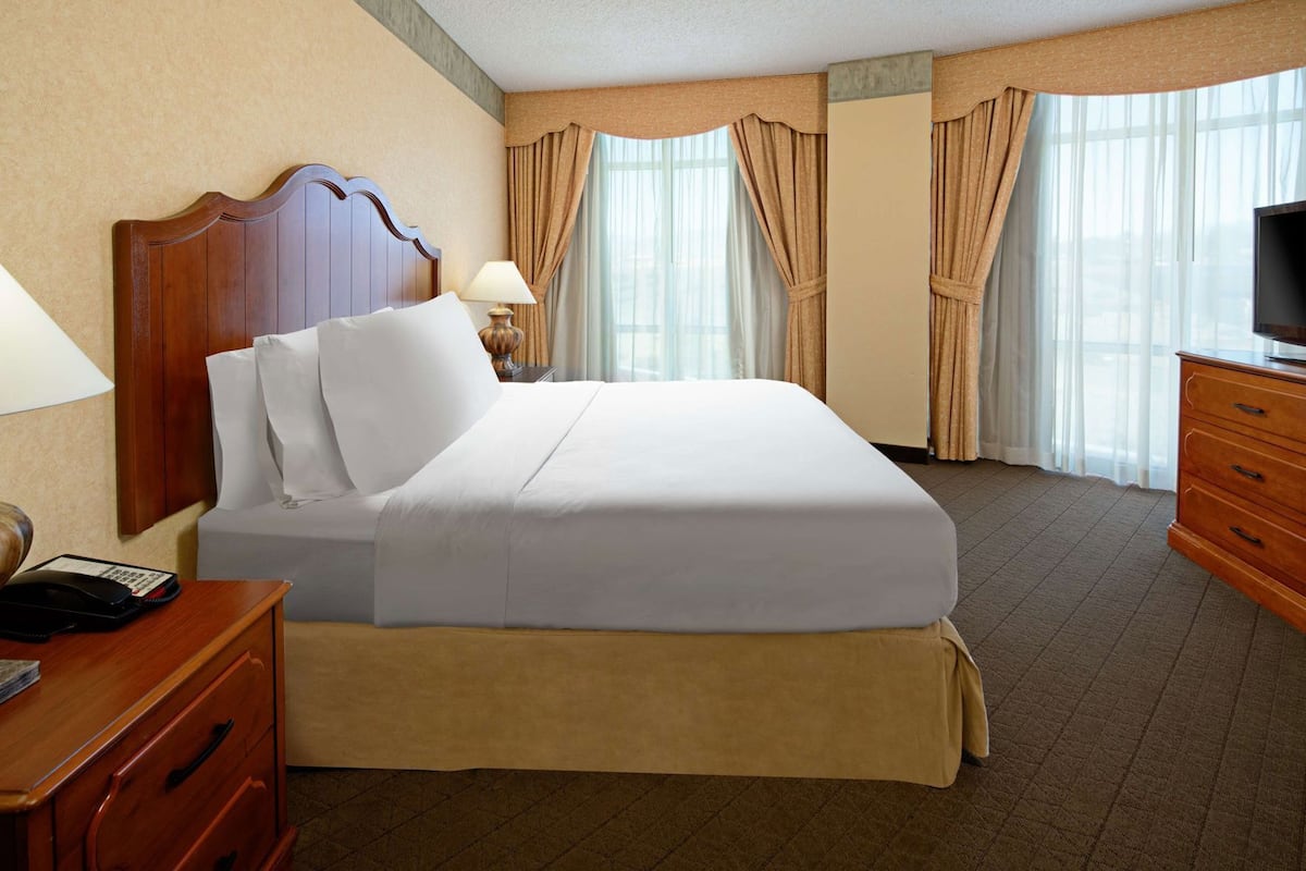 1 bedroom, in-room safe, desk, iron/ironing board