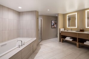 Bathroom - Embassy Suites by Hilton Albuquerque (Albuquerque)