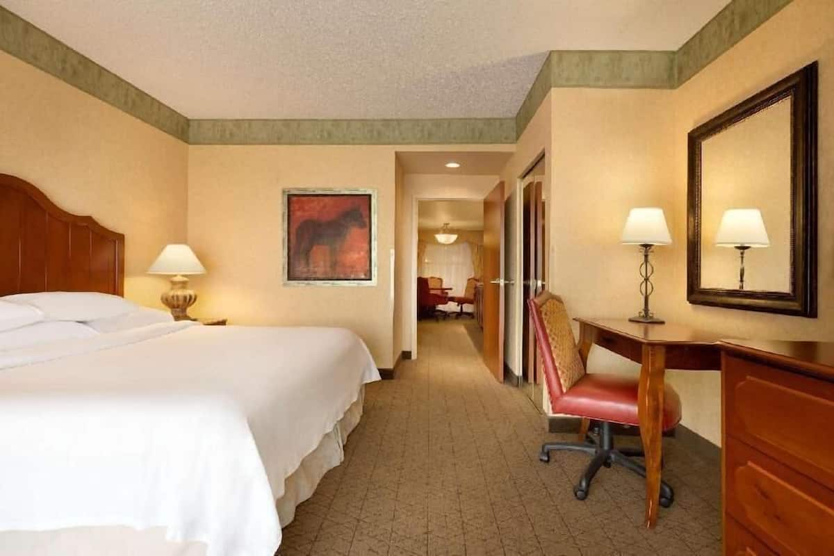 1 bedroom, in-room safe, desk, iron/ironing board
