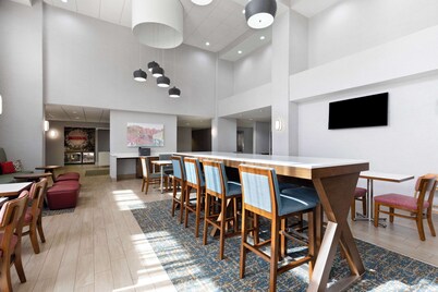 多森欢朋套房酒店