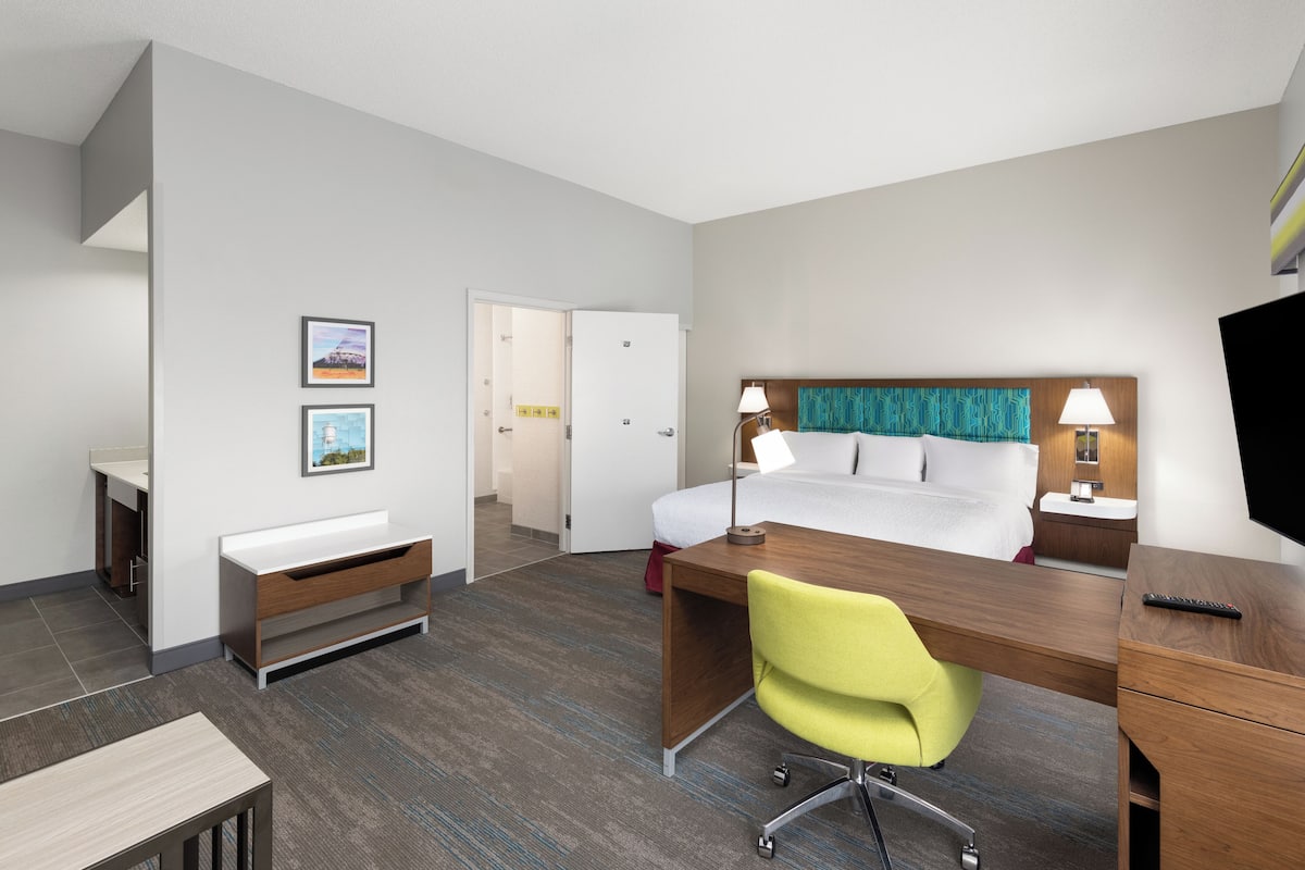 Room, 1 King Bed, Accessible, Bathtub