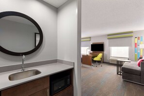 Studio, 2 Queen Beds, Non Smoking, Kitchen | Minibar