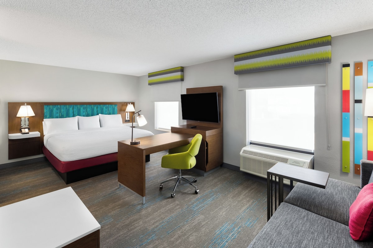 Suite, 1 King Bed, Non Smoking