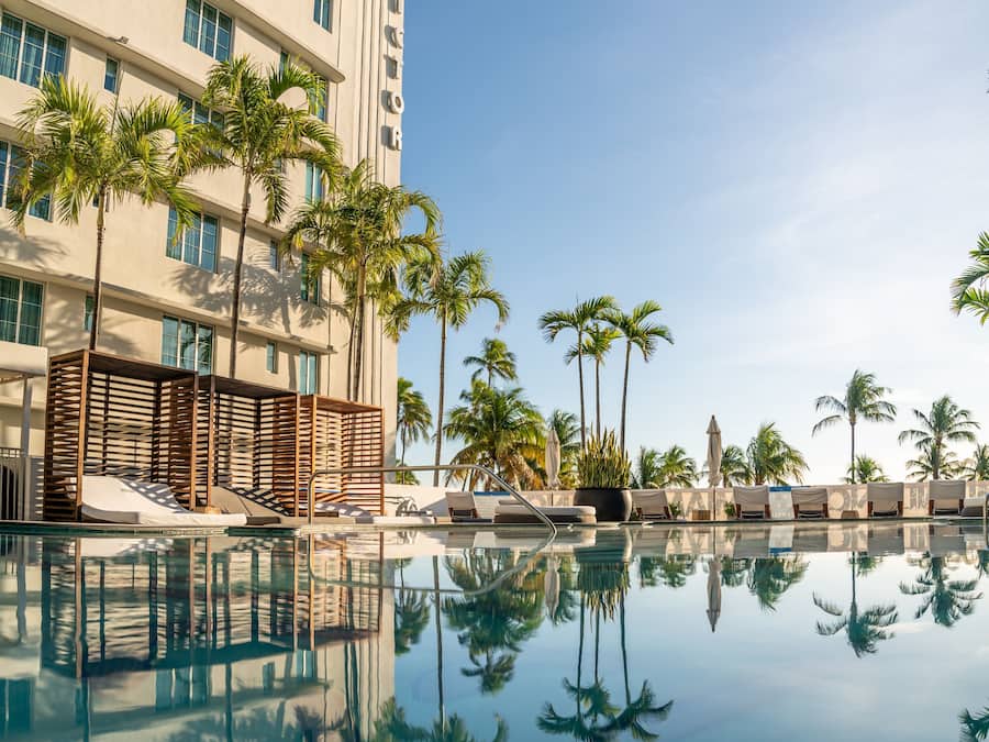 Outdoor pool, free cabanas, sun loungers