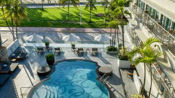 Outdoor pool, free cabanas, sun loungers