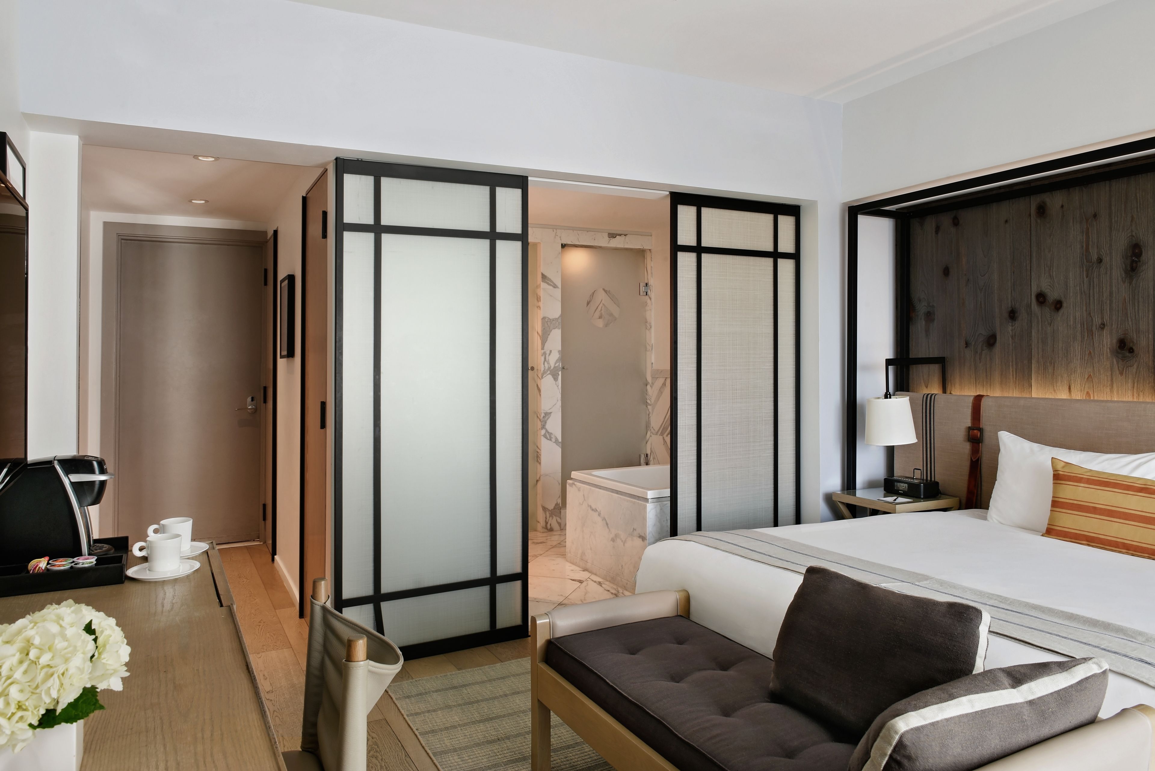 deluxe room, 1 king bed | premium bedding, minibar, in-room safe, desk