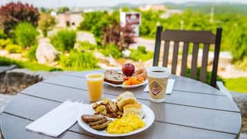 Desayuno de autoservicio incluido todos los días