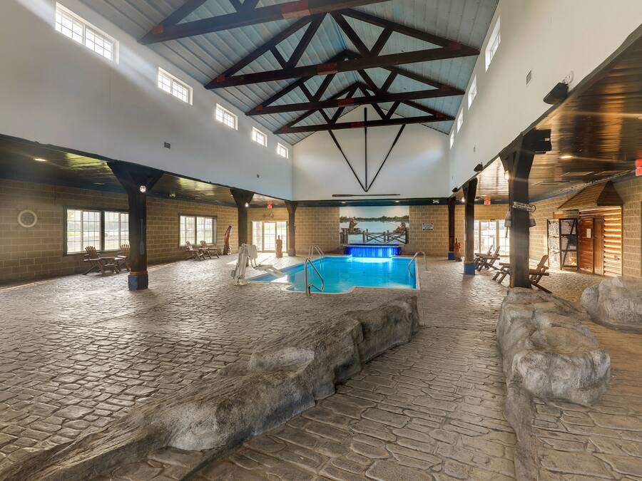 Piscine couverte, piscine extérieure