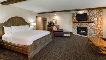 Theme Suite with Fireplace | Desk, iron/ironing board, free WiFi, bed sheets