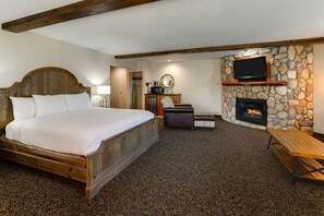 Theme Suite with Fireplace | Desk, iron/ironing board, free WiFi, bed sheets - Stoney Creek Hotel Peoria (East Peoria)