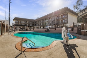 Seasonal outdoor pool - Heritage Inn Yosemite/Sonora (Sonora)